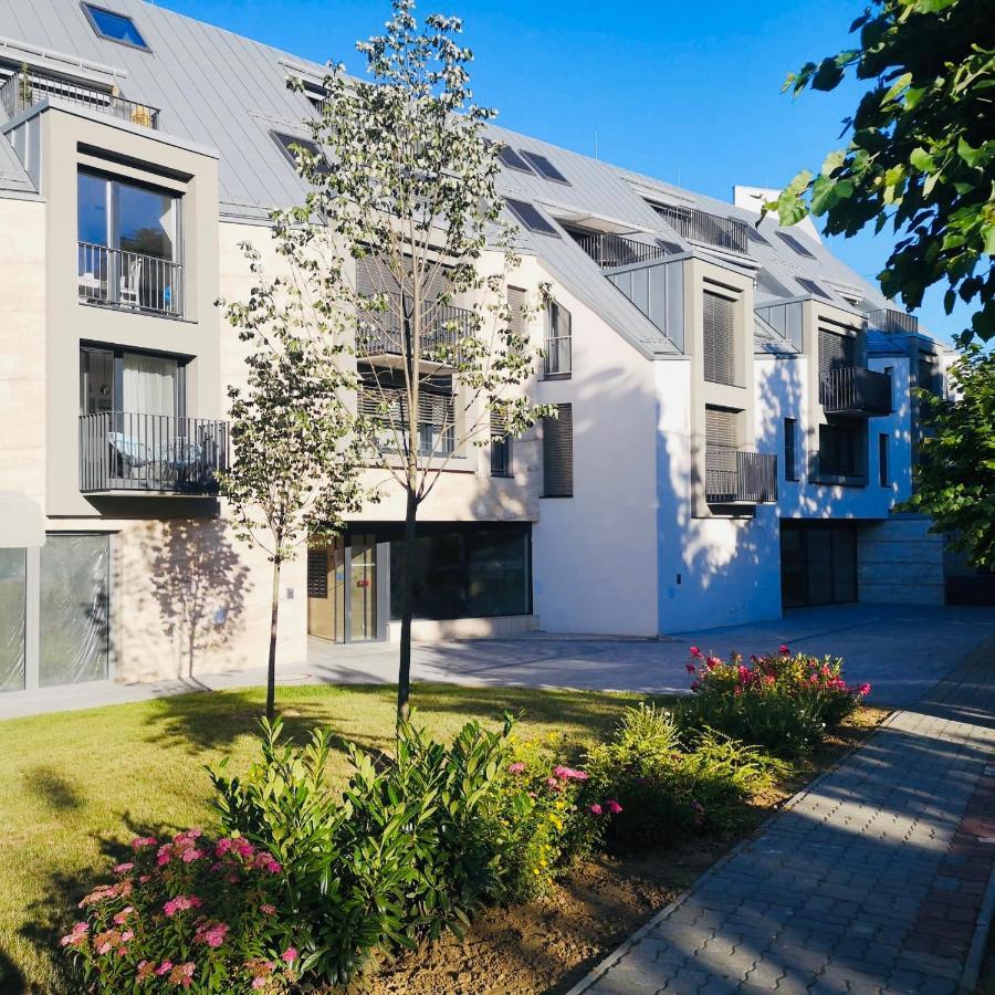 Lilie Appartement In Heviz Mit Tiefgarage, New And Modern Exterior photo