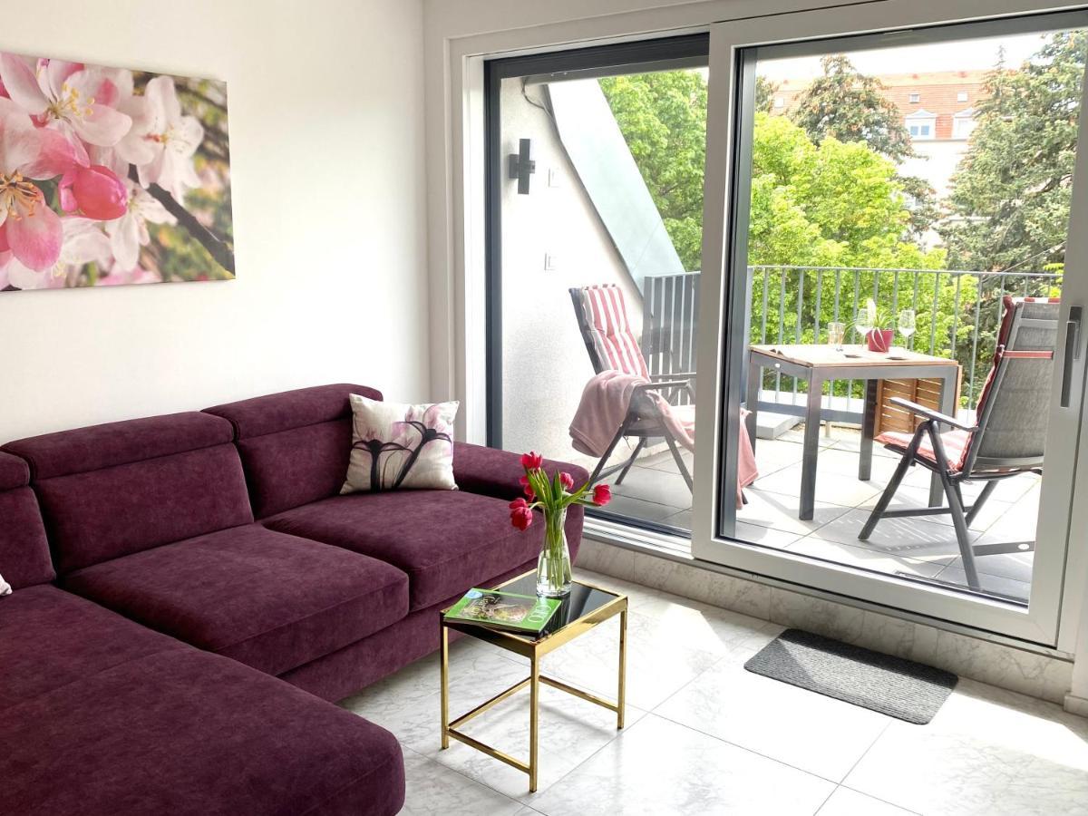 Lilie Appartement In Heviz Mit Tiefgarage, New And Modern Exterior photo